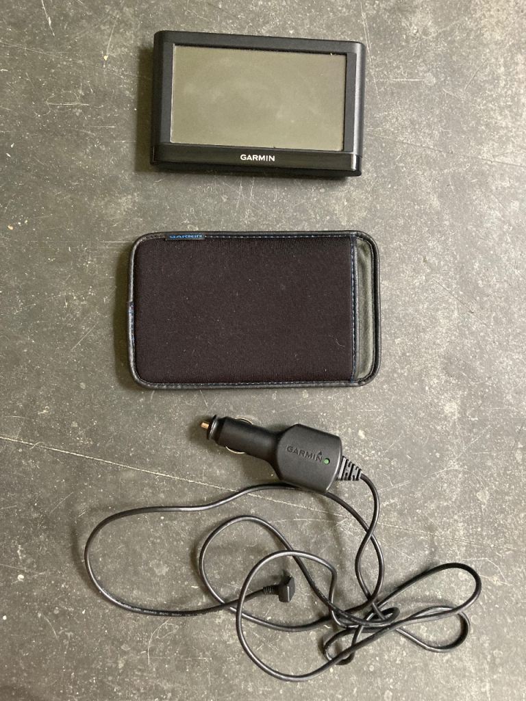 GARMIN SAT NAV. Device, case and charger