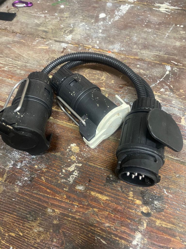 Tow bar 13 pin to 7 pin adapter 