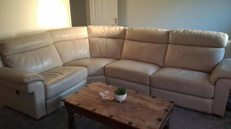 Cream Leather Corner Sofa with Recliners – Good Condition