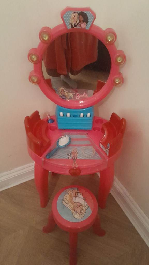 Barbie vanity table and stool