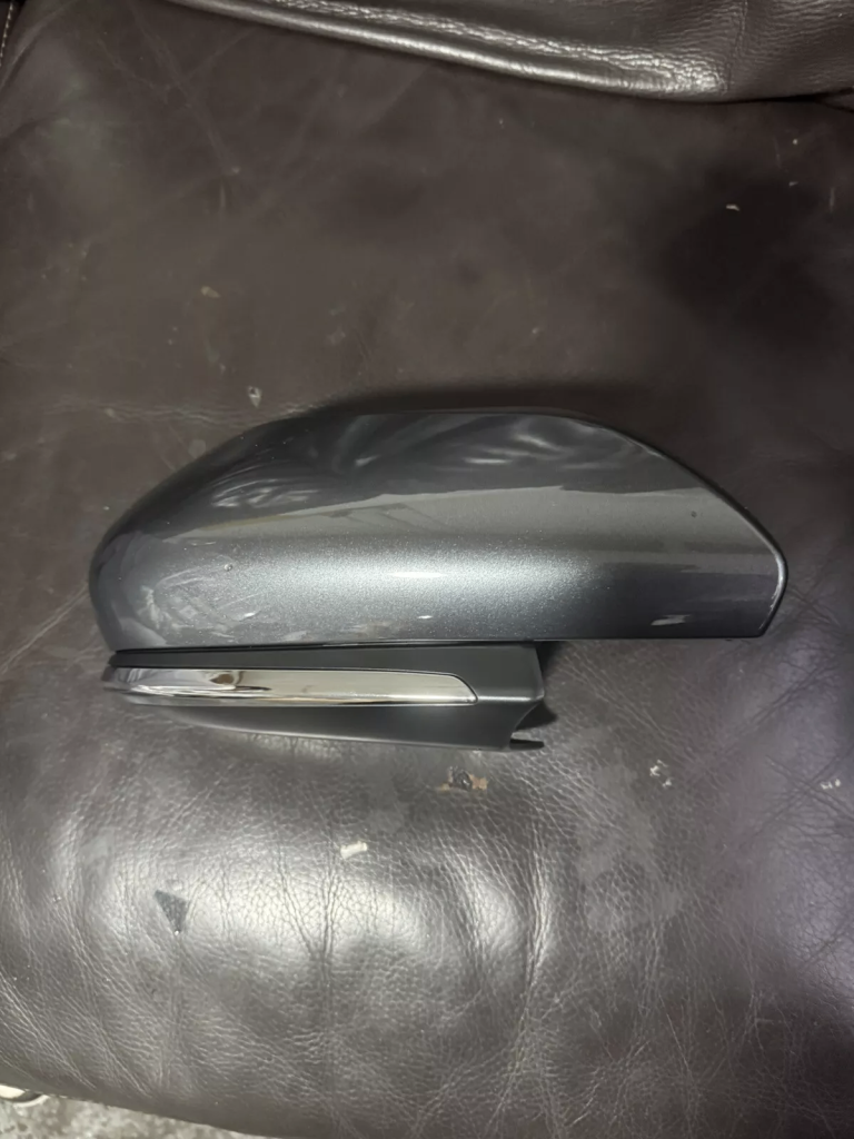 Toyota Prius 2016-2022 Bottom Cover With Chrome Driver Side With Grey Cover