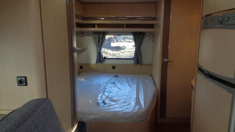 Hobby 645 VIP 5 BERTH,FIXED BED CARAVAN IN CLEAN CONDITION. 2010