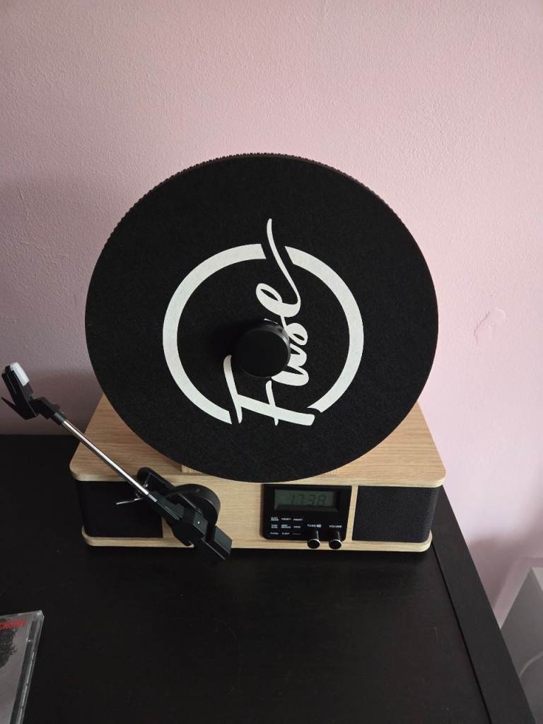 Fuse vertical record player 