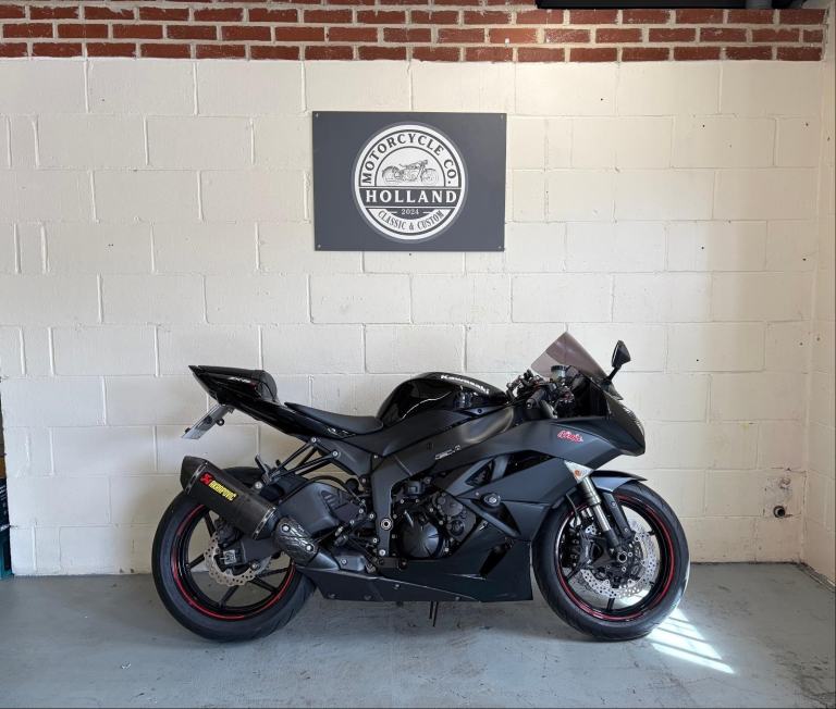 2012 Kawasaki ZX6R Ninja - Akrapovic, Ohlins, Lovely Bike, 15k miles.