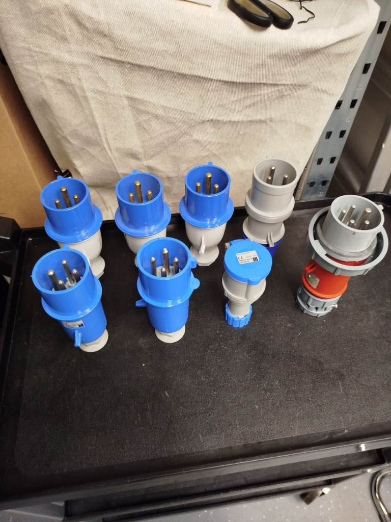 8 x Industrial Socket Connector IP44, Male 2P+E, female 2P+E, 3P+E & 3P+N+E
