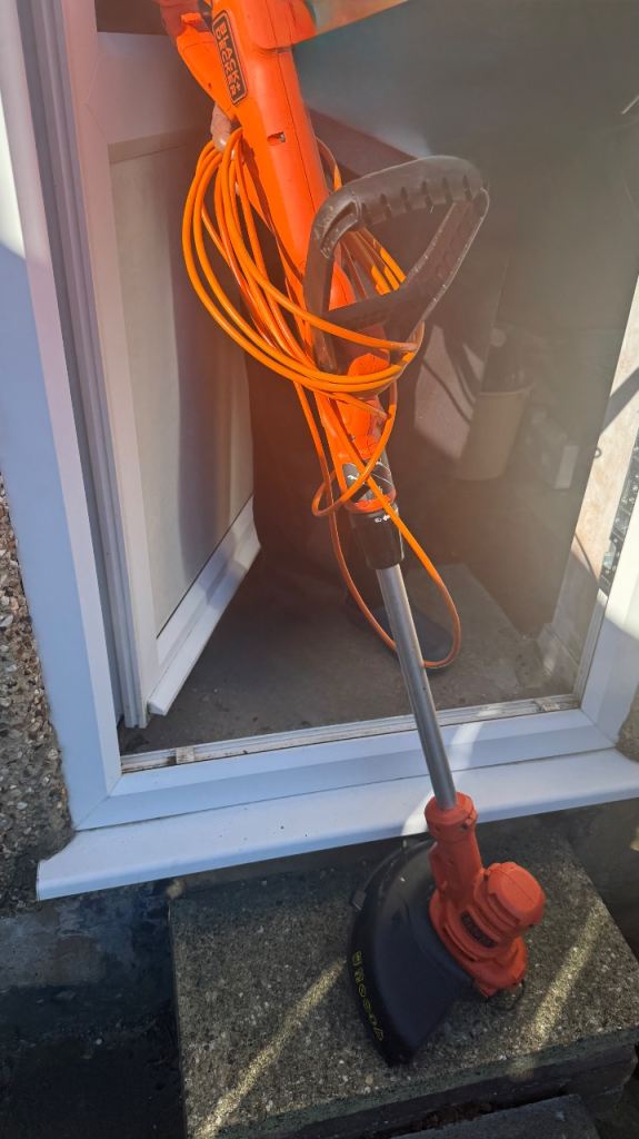 BLACK+DECKER Electric Grass Trimmer 450W BESTA525 