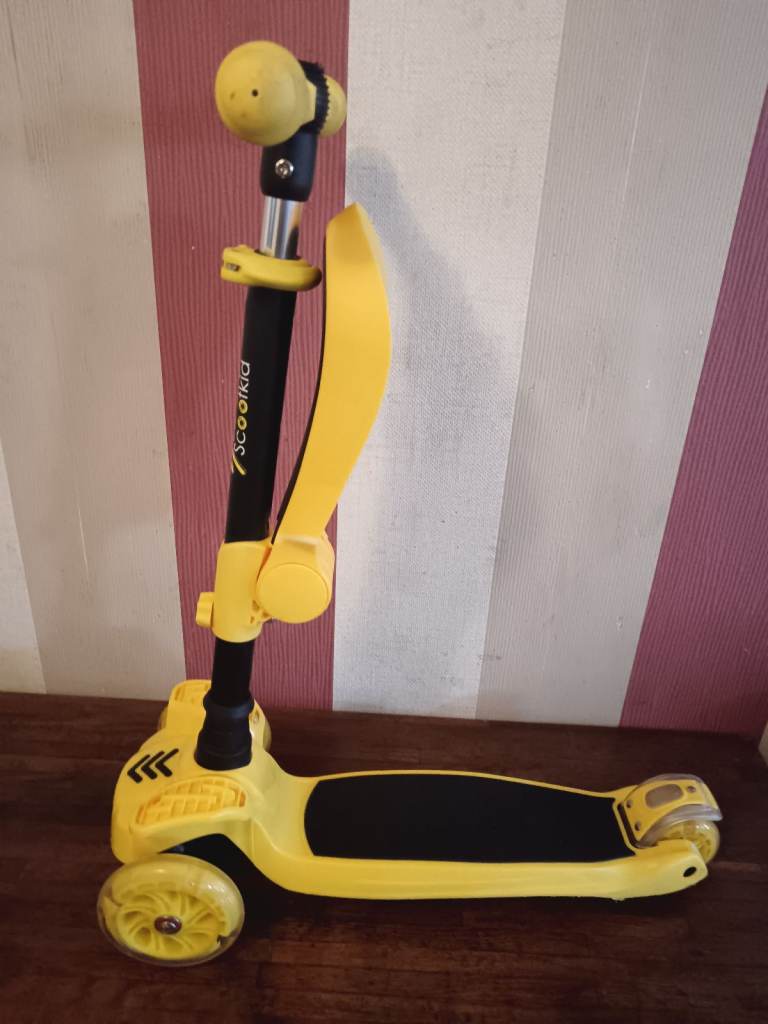 Kid's Scooter (light wheels? 