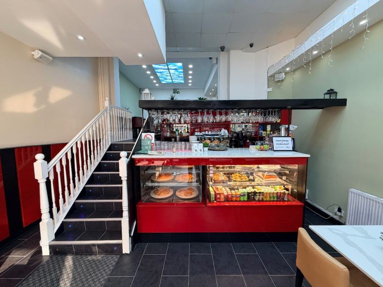Restaurant/Takeaway Shop Business For Sale - Prime Location - Student Area - Free Parking