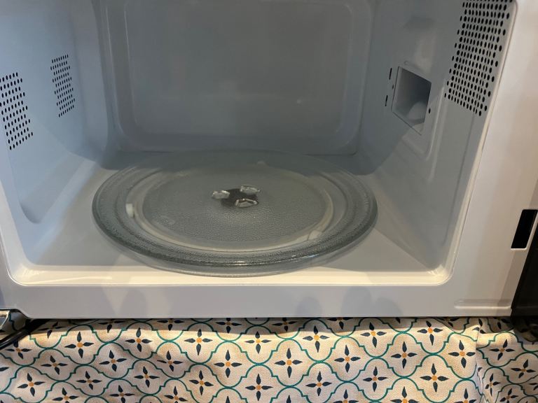 Signature Microwave oven 