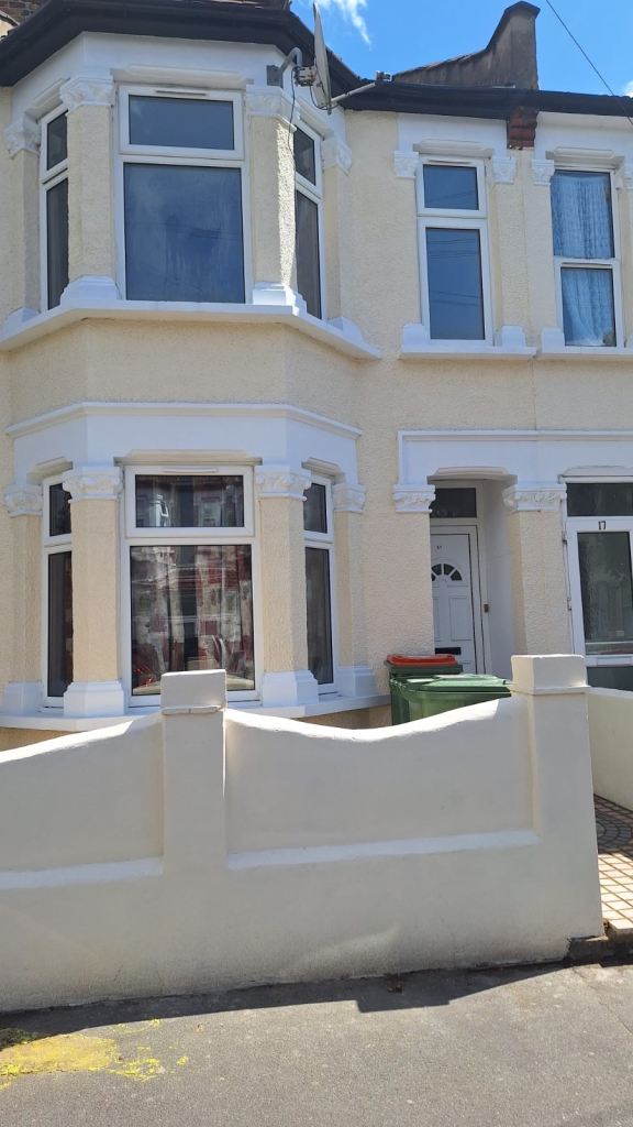 3 bedroom house East Ham E6 3AJ