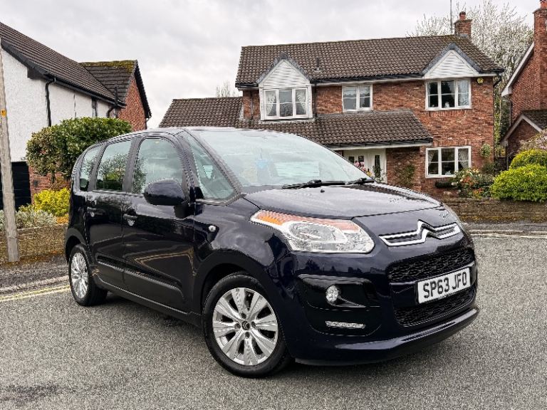 Stunning example 2 keys Low mileage 