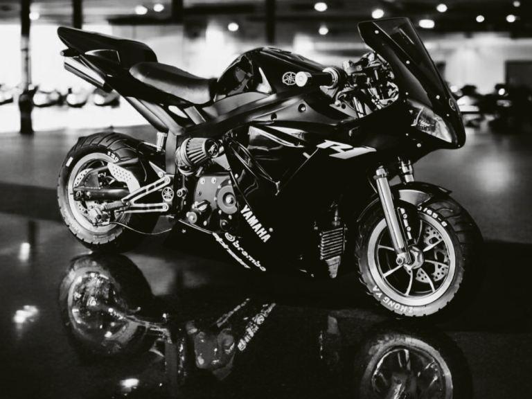 replica Yamaha YZF R1 black 4 stoke Super Pocket Motorbike 