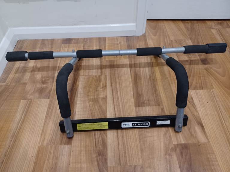 PRO FITNESS PULL UP BAR / FRAME