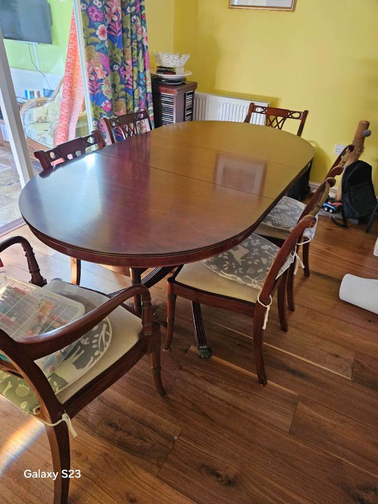 Wooden Extendable Dining Table with Chairs – Good Condition