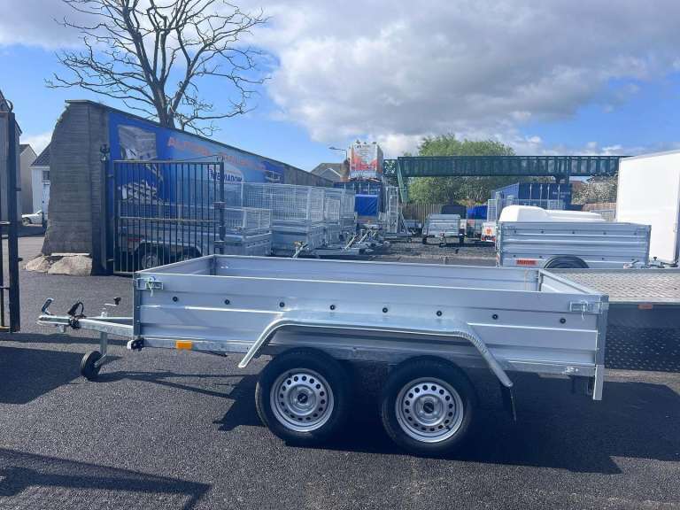 BRAND NEW 8,7FT X 4,2FT TWIN AXLE FLAT TRAILER 750KG