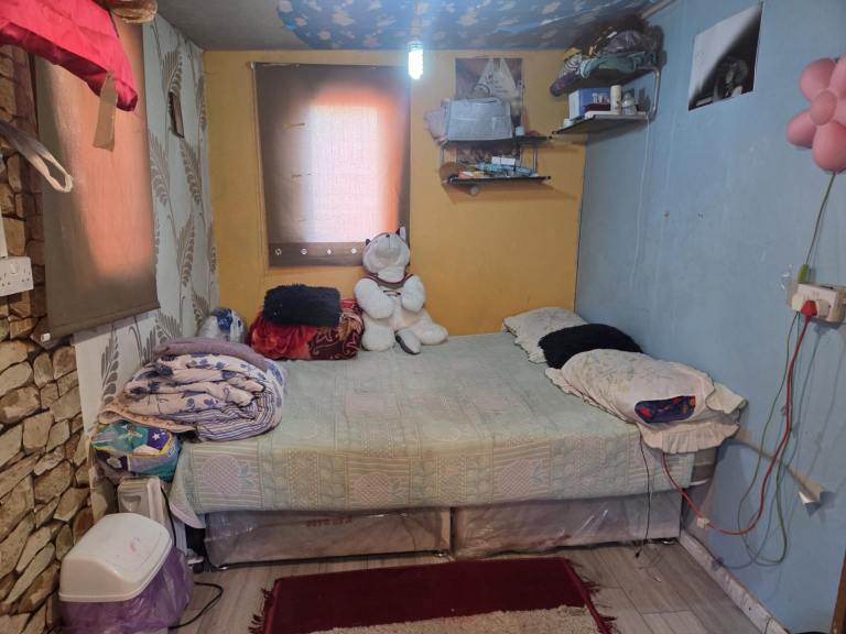 Room for rent in shared house