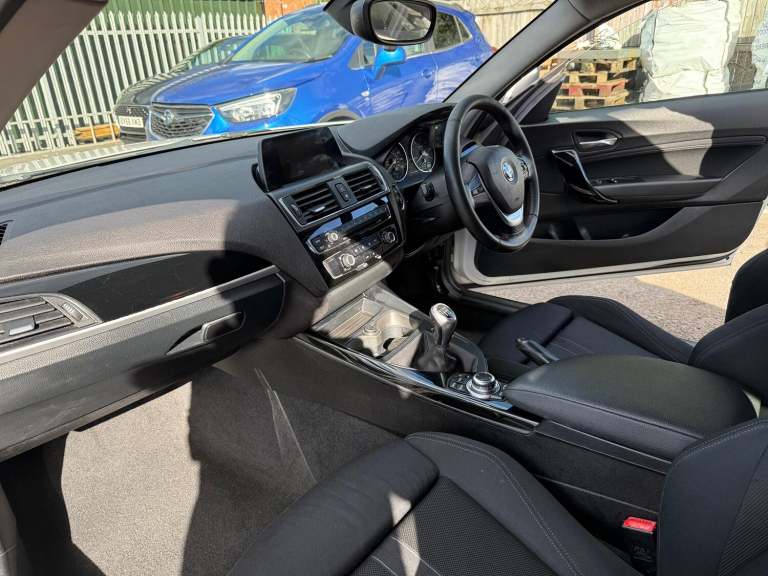 BMW 3 SERIES 2.0 320d Exclusive Edition 2011