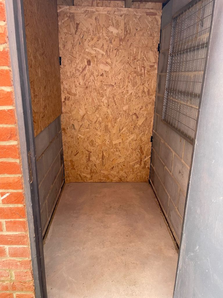 SMALL STORAGE UNIT CHEAPER THAN A GARAGE OR LOCK N STORE POOLE BOURNEMOUTH