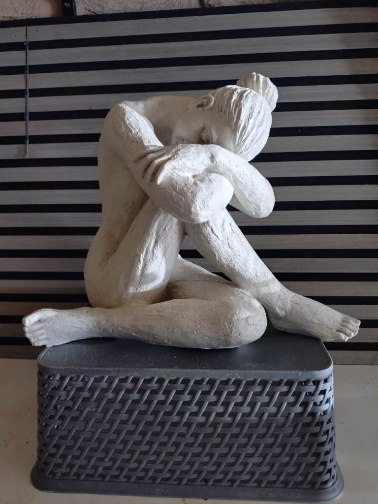 Decorative White Female Figure Statue – Good Condition