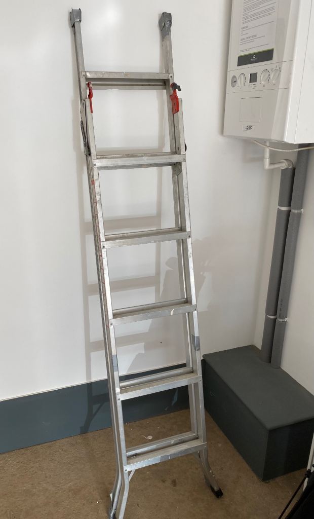 Aluminium Extension Ladder – Good Condition