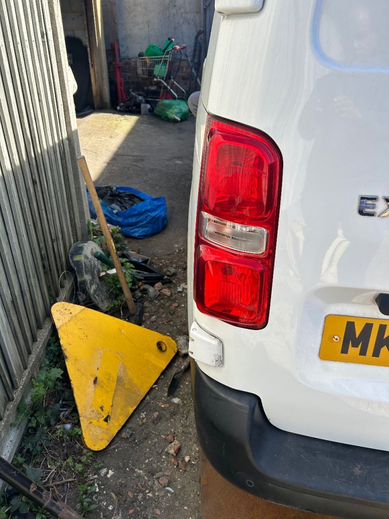 Peugeot expert 2021 passenger rear light £45
