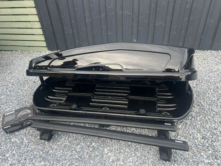 Halfords Roof Box & Tuhle Bars
