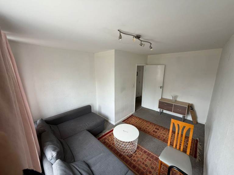 1 bedroom self contained flat for rent, ideal for a couple or single professional
