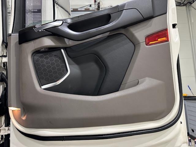 Scania R500 Highline 6x2 Rear Lift Tractor Unit