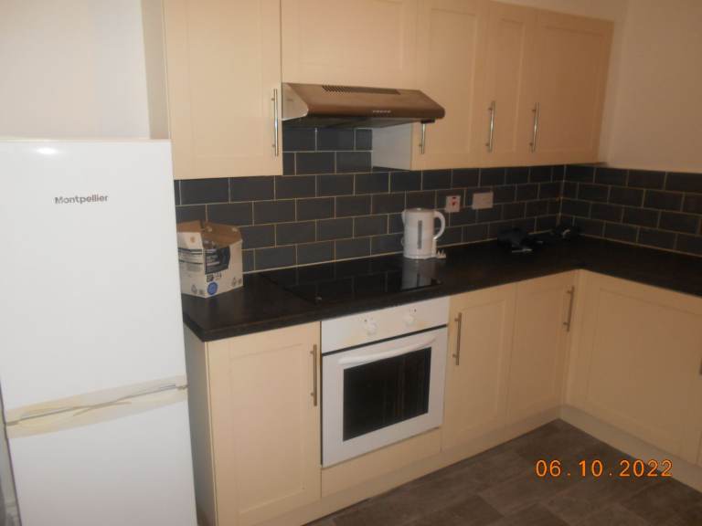 Fully furnished 1 bed flat in great BD1 city-centre location. 