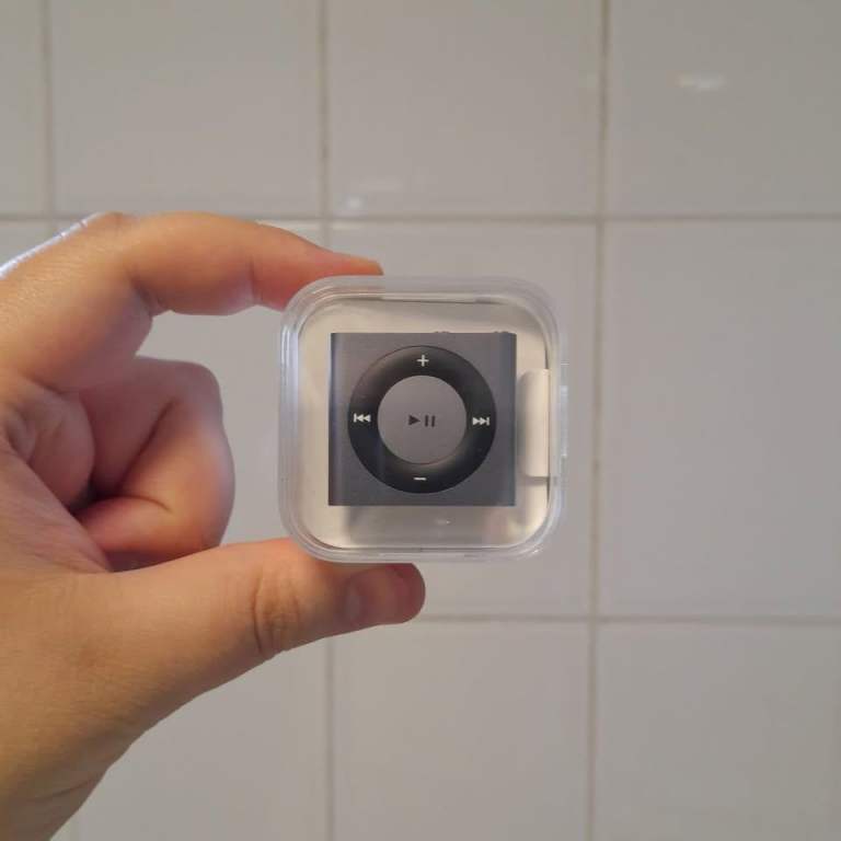 Space Grey iPod Shuffle (2gb)