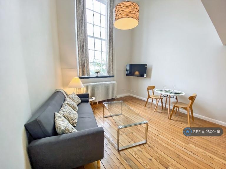 1 bedroom flat in Mcdonald Road, Edinburgh, EH7 (1 bed) (#2809461)