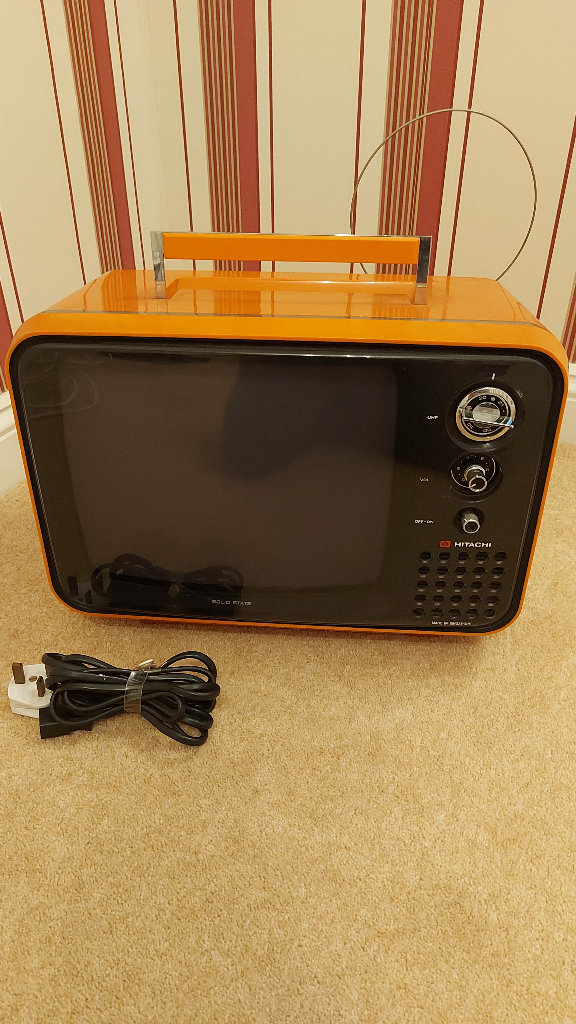 VINTAGE HITACHI BLACK AND WHITE TELEVISION