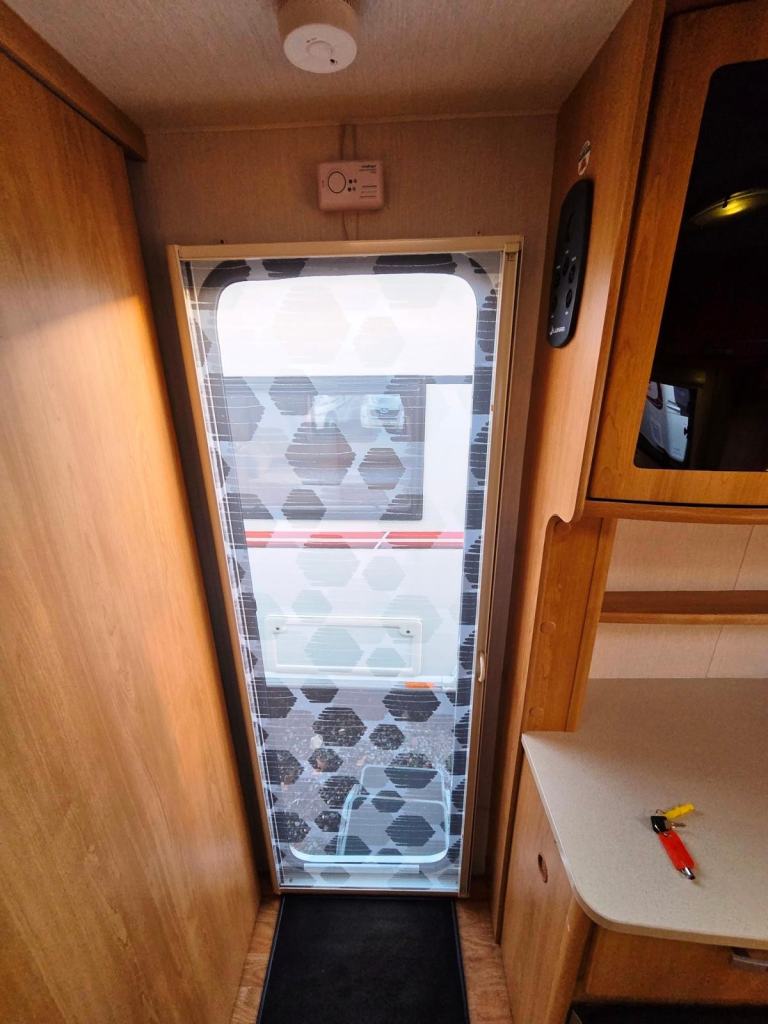 Lunar Quasar 462 2010 Lightweight 2 Berth Touring Caravan