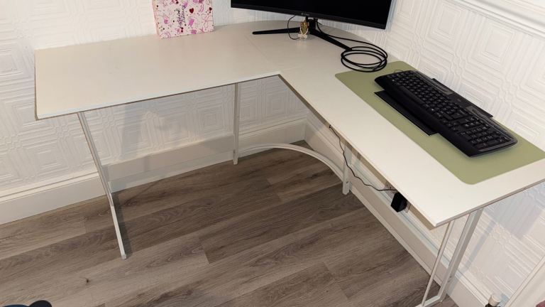 L-Shaped Office Desk / Gaming Desk – Excellent Condition