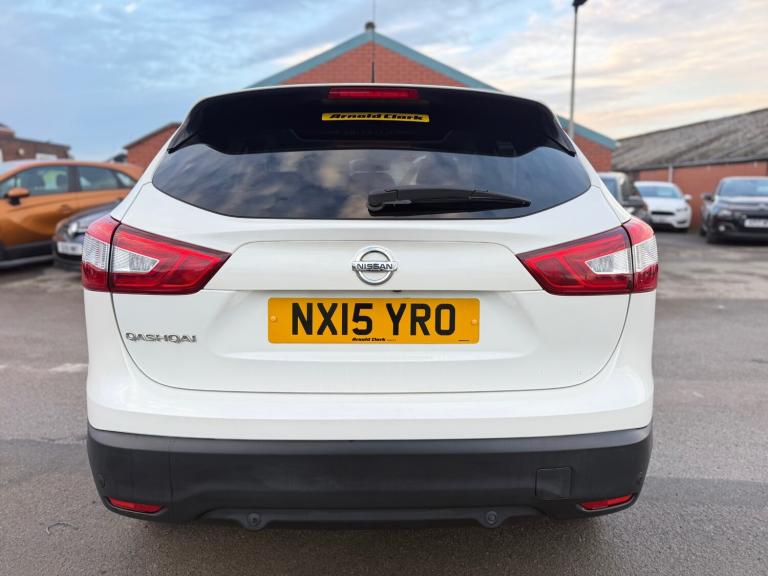 2015 Nissan Qashqai 1.2 DiG-T N-Tec+ 5dr HATCHBACK Petrol Manual