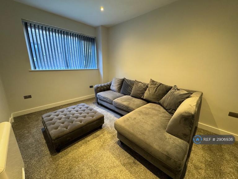 1 bedroom flat in Spring Gardens, Doncaster, DN1 (1 bed) (#2906936)