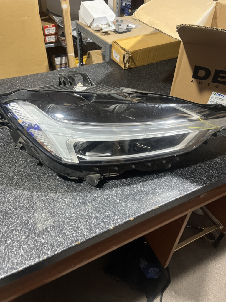 Genuine Volvo XC60 LED Headlight Right/Drivers  Side RHD 31420414