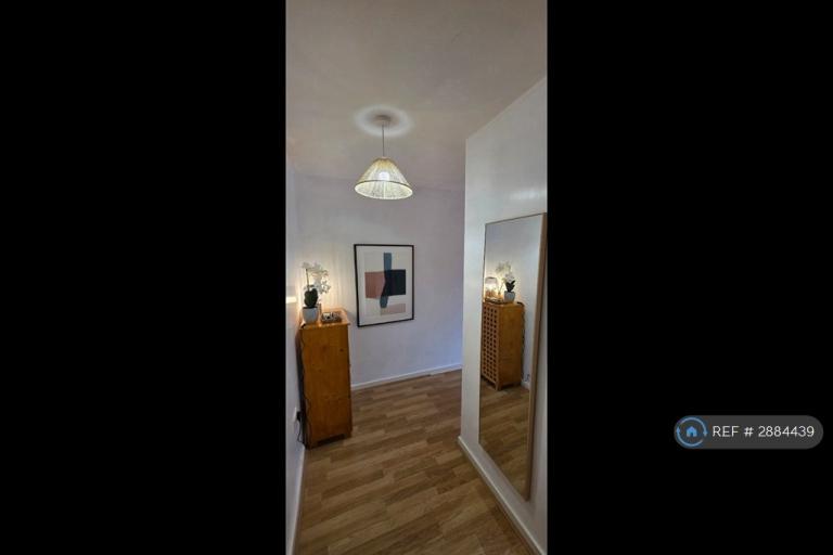 2 bedroom flat in The Point, London, E13 (2 bed) (#2884439)