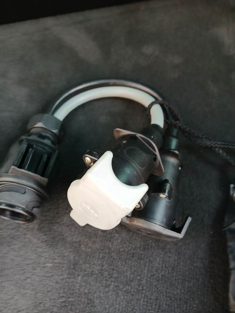 Tow bar plus dog/parcel divider