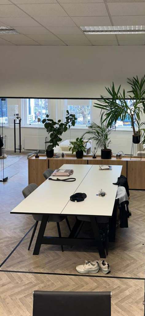 Modern Office / Home Desk – Like New, £190, Collection Only