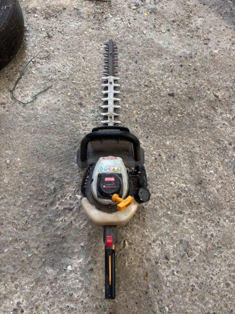 Ryobi TEOAC Petrol Hedge Trimmer – Good Condition