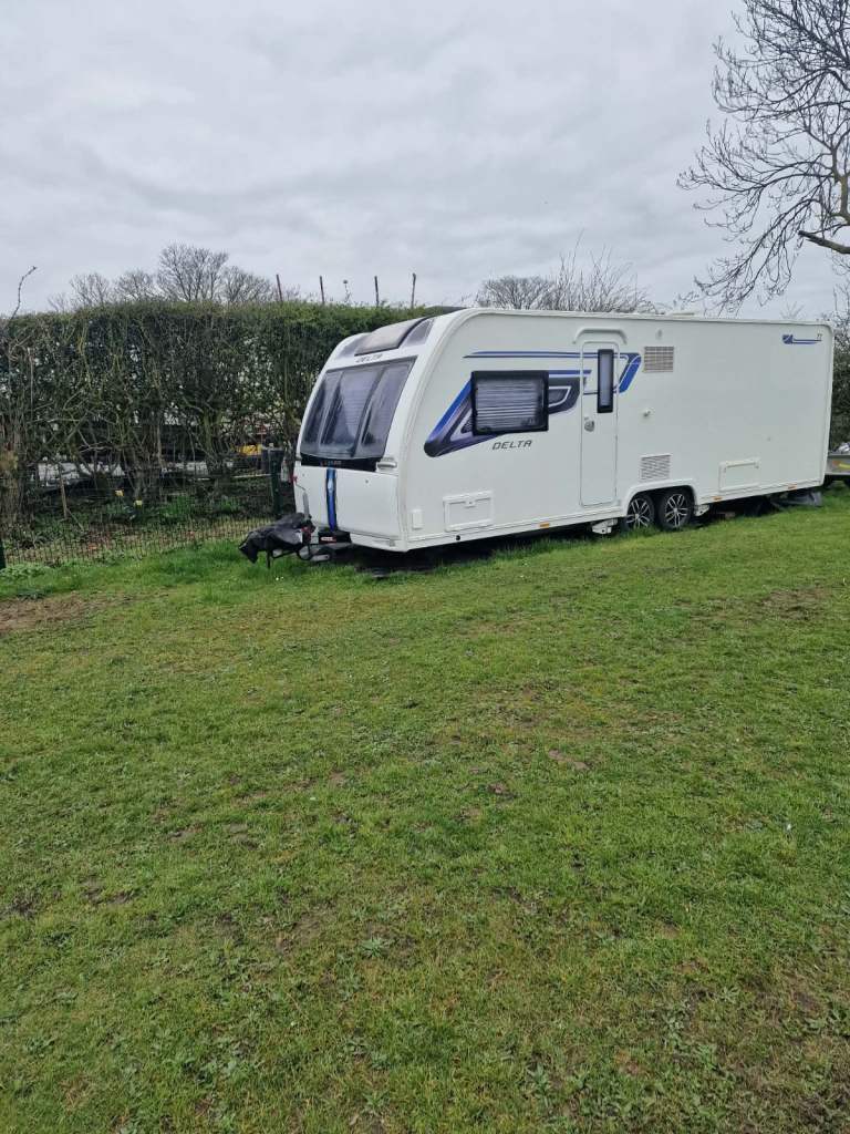 Luna Delta TI twin axle caravan