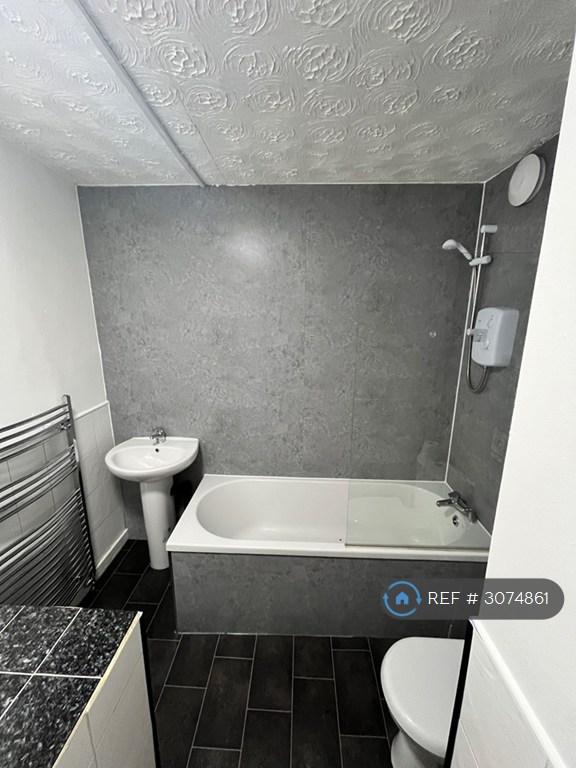 3 bedroom house in Frederic St, Wigan, WN1 (3 bed) (#3074861)