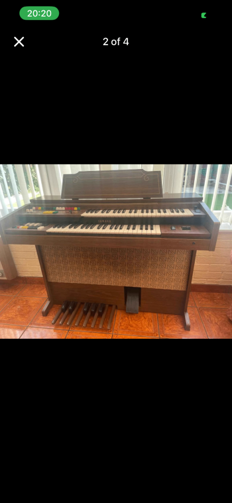 Vintage Electronic Organ with Pedals – Good Condition