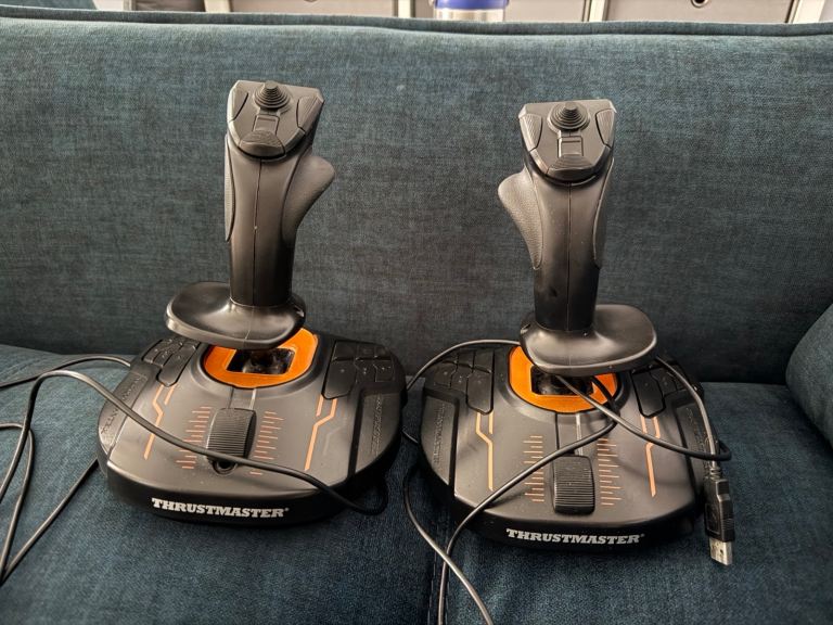 Thrust master T16000M FCS joysticks