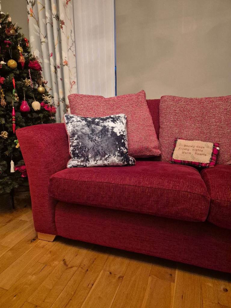 Red sofa, 2 x armchairs and rug. Excellent condition