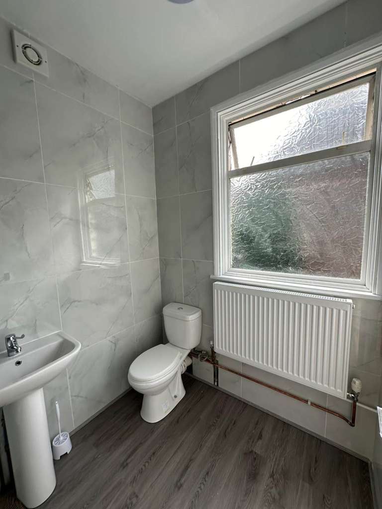 DOUBLE ROOM AVAILABLE NOW Tottenham Hale ,  N17 – 3 minutes from station