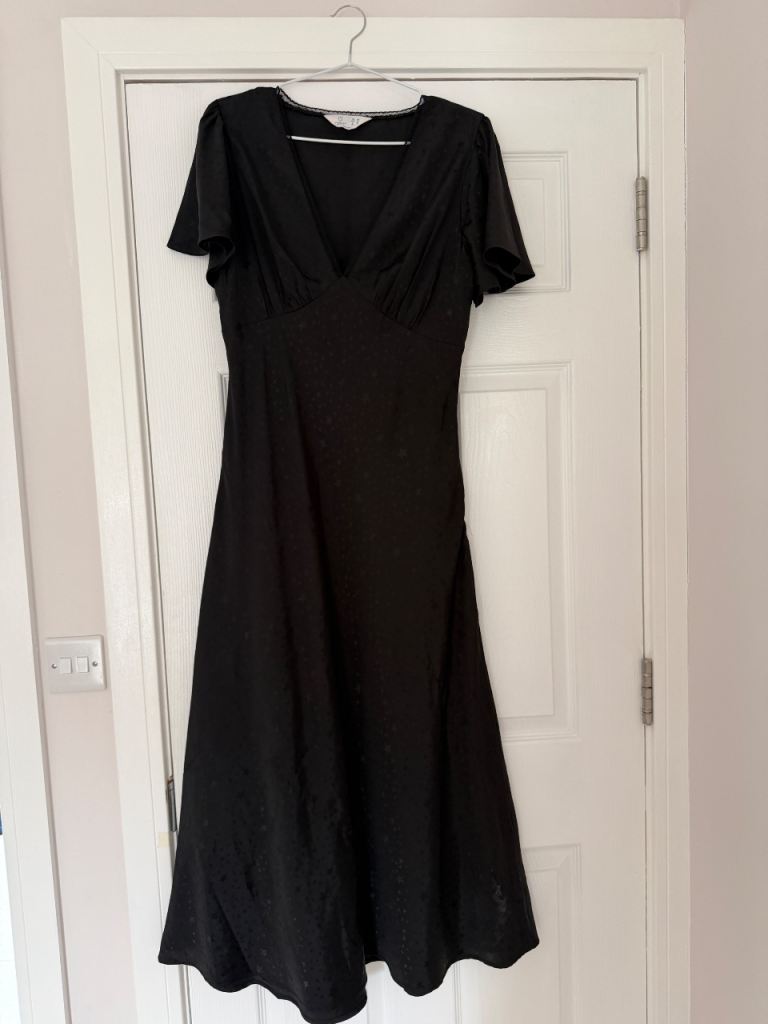 Primark Black Midi Dress with Star Pattern – Good Condition