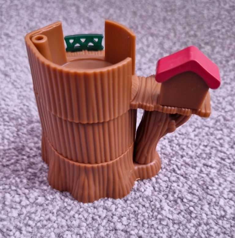 Vintage rare sylvanian mini treehouse 