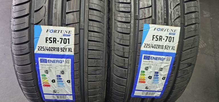 225 40 18   2 x NEW!! tyres Fortune FSR-701